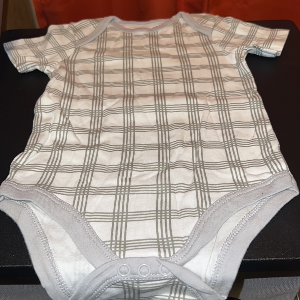 Little Treasure and others onesies bundle - Picture 2 of 5